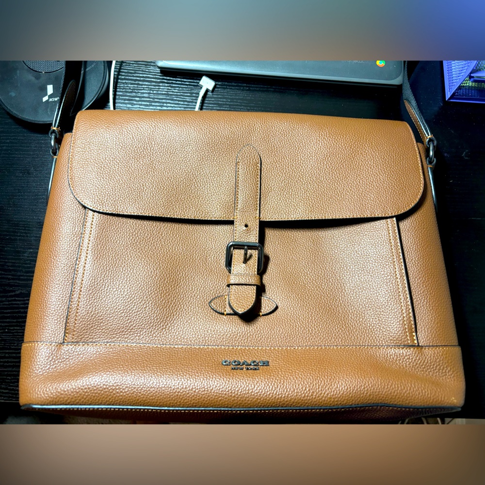 Coach Hudson Messenger Bag
Unisex
Brown